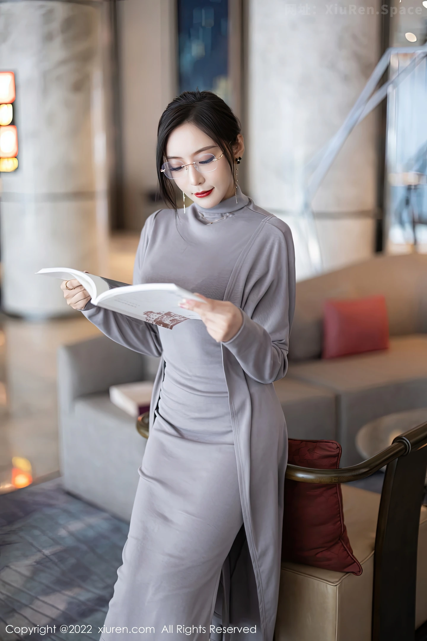 图片[3]-[XiuRen秀人网] VOL.5745 女神王馨瑶yanni女学者的反转主题典雅灰色长裙性感迷人写真84P-秀人网官方网站